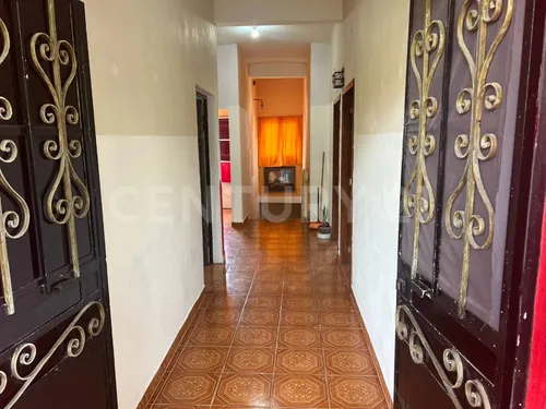 Amplia Casa De 3 Niveles Con Vistas Panorámicas En Lomas De Enmedio