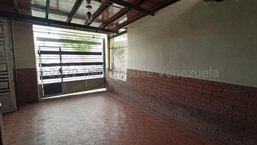 Imagen 18 de 27 de Casa En Venta Cabudare, Zona Facil Acceso, Estacionamiento, Amoblada. Contacto 0424-5620928 Flex 22-24167 Z12
