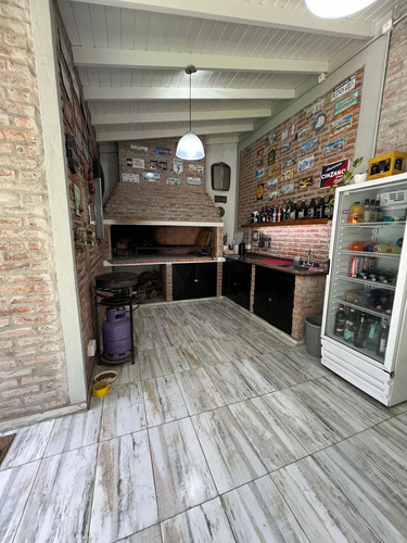 Casa 6 Amb. C/quincho, Parrilla, Pileta - B. Vista