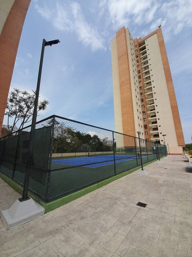 Apartamento En Venta En El Parral, Valencia 273660 Lz