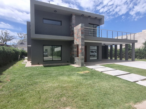 Venta Casa 4 Ambientes A Estrenar B. Astorga Se Financia 20%