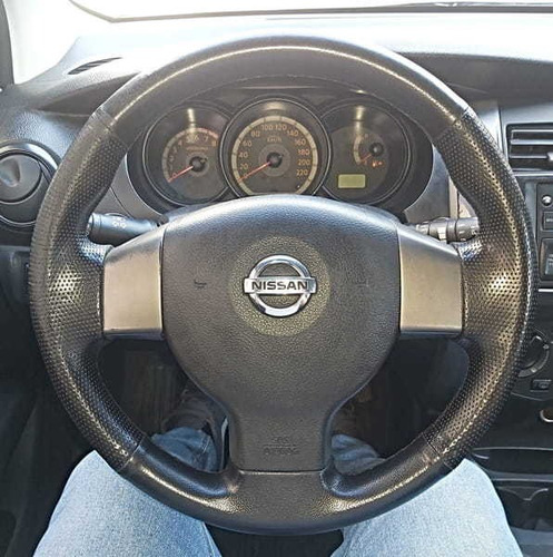 Imagem 8 de 13 de Nissan Livina 16s