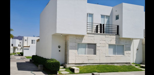 Casa En Venta En Fraccionamiento Con Alberca En Yautepec