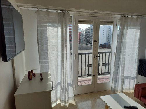 Imagen 12 de 20 de Excelente Departamento 3 Ambientes Totalmente Amueblado A Nuevo Sobre Avda. Colon 7 Piso Al Frente, C/lavadero Vista Lateral Al Mar Impecable
