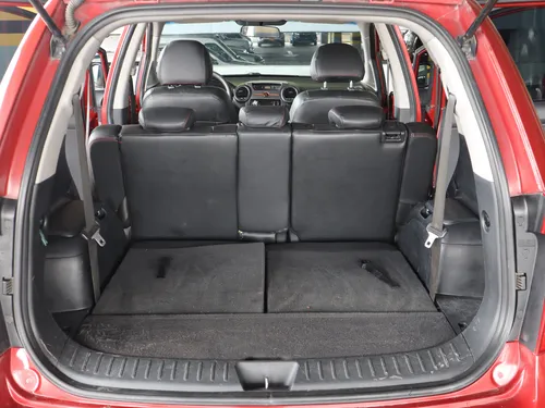 Kia Carens RONDO LX 2.0 MT 4X2 7 PSJ