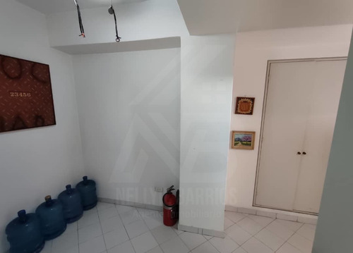 En Venta Amplio Fresco Y Cómodo Penthouse Con Increíble Vista Al Ávila Cocina Super Cómoda Bonito Edificio Y Bien Mantenido 4 Puestos Privados+1 Al Frente Tipo Garage Con Maletero 324 M2 4/5/5