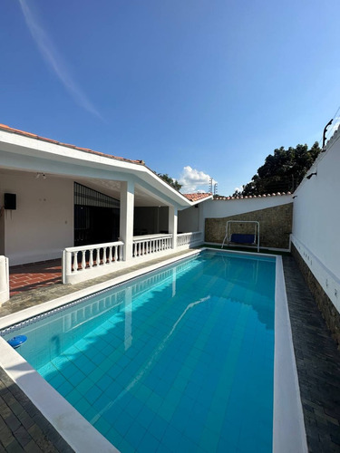 Baja De Precio Bella Casa Con Piscina En Urbanizacion Privada En Cabudare