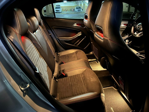 Imagen 17 de 19 de Mercedes Benz Gla 250 Amg Line