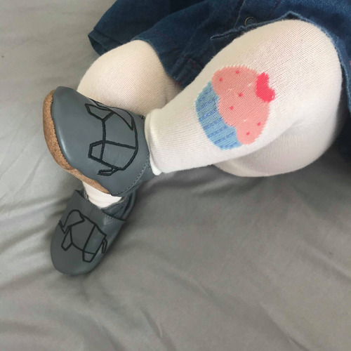 Imagen 5 de 7 de Suabs, Elefante Gris. Pantuflas De Piel Para Niño