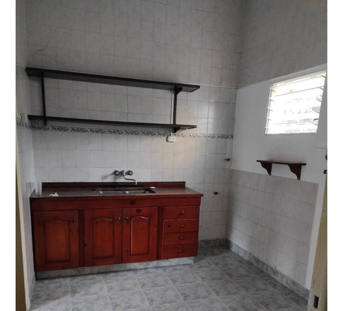 Imagen 3 de 18 de Casa Interna En Excelente Estado, Compuesta Por Dos Departamento Con Acceso Independiente, Uno De 2 Dormitorios En Planta Baja Y Otro De 1 Dormitorio En Planta Alta.