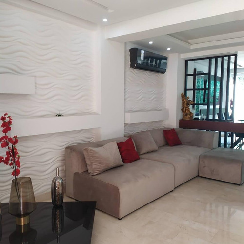 Imagen 3 de 9 de Jessica Serino Vende Impecable Townhouse De 320 M2