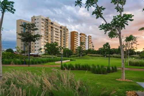 Departamentos(1r) En Venta En Torre Oceana En Vía Montejo