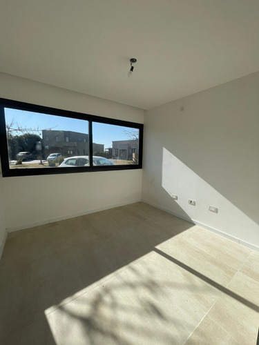 Casa De 2 Pisos Apto Credito - En San Sebastián Salida A La Laguna Area - Dueño Directo Sin Comision