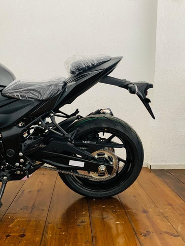 Imagem 17 de 22 de Suzuki Gsxs 750a 2022/2023 0km Preta Naked Sem Carenagem