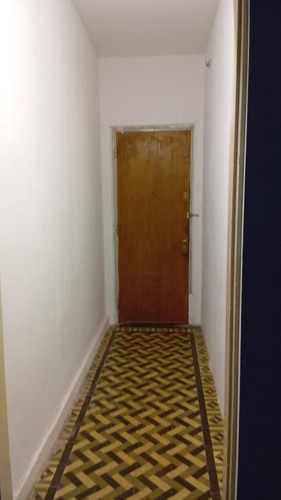 Vendo Amplio Apartamento 2 Dormitorios, Con Renta En Excelente Ubicacion A Metros De La Rambla. Barrio Sur