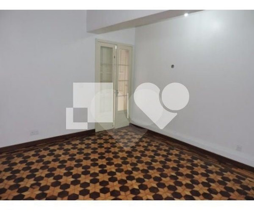 Amplo Apartamento De 3 Dormitórios Com Sacada. - 28-im418891