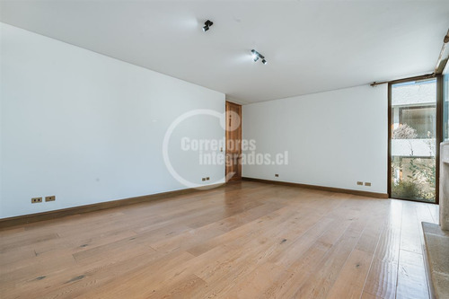 Casa En Venta De 6 Dorm. En Lo Barnechea