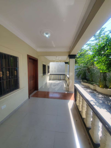 En Gurabo Vendemos Amplia Casa De 2 Niveles (jpc-225)