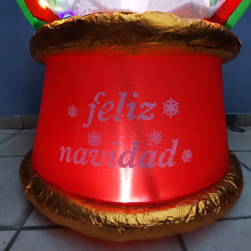 Inflable Santa Con Esfera De Nieve Y Muñeco 2.4 Metros Color