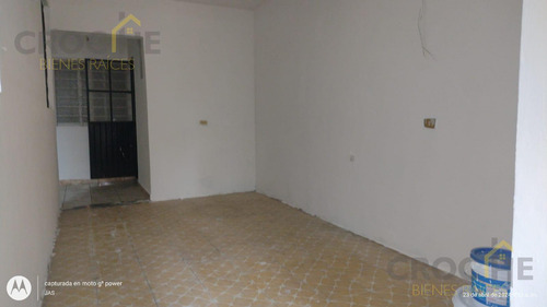 Edificio Con 2 Departamentos De 2 Niveles Y Un Local En La Colonia Ferrer Guardia.