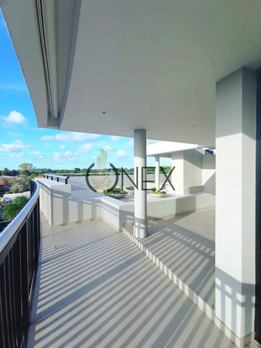Venta De Apartamento De 3 Dormitorios De Lujo En Carrasco, Montevideo