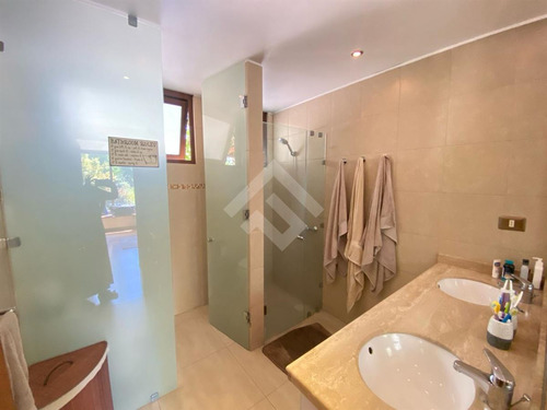 Casa En Venta De 5 Dorm + Estar Y Subt. En Las Brisas Co
