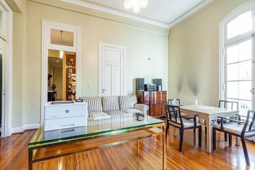 Venta Depto. De 3 Amb. En Monserrat Con Cocheras.