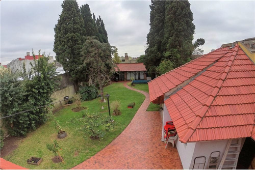 Imagen 3 de 30 de Venta Casa Chalet Parque Pileta Cochera Lanus Este
