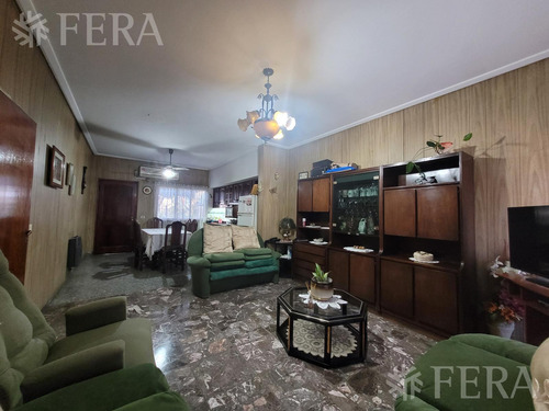 Venta De Casa De 3 Ambientes Con Patio En Wilde