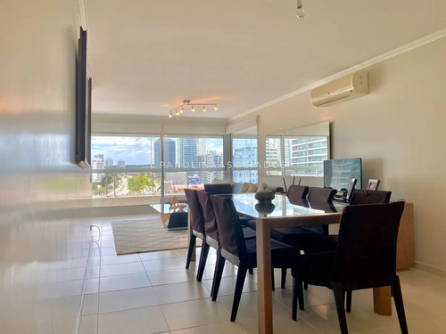 Apartamento En Alquiler De Tres Dormitorios, Punta Del Este