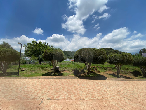 Terreno Residencial En Venta En Fraccionamiento La Herradura