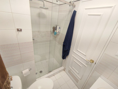 Apartamento Francis Zepieri. Vip De 225 Mtrs2 Con Agradable Terraza En Colinas De Valle Arriba Remodelado Con Materiales De Primera. Calle Cerrada Con Vigilancia Mls #25-20938