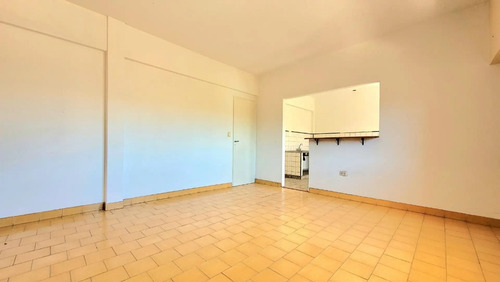 Venta Depto Piso 3 Amb, Muy Amplios, Al Frente Con Balcon (108 Mt Totales)