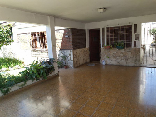 Casa Muy Amplia En Excelente Zona, Buen Estado, Nuevas Condi