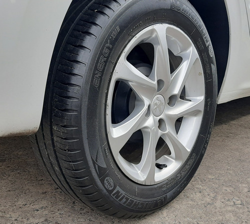Imagen 4 de 25 de Peugeot 208 Allure