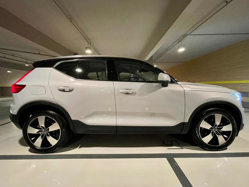 Imagem 4 de 13 de Volvo Xc40 2020 2.0 T4 Momentum 5p