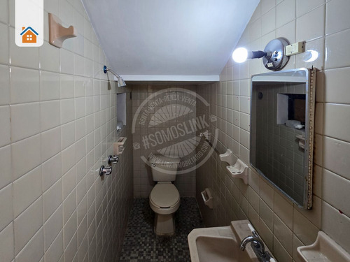 Casa En Venta Con Uso De Suelo Mixto En Ladron De Guevara Guadalajara Jalisco.