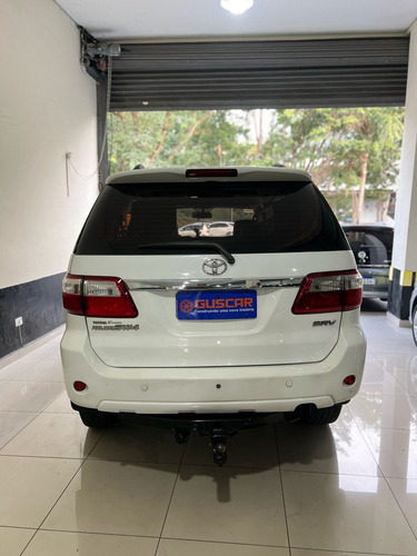 Toyota Hilux SW4 3.0 Srv 7l 4x4 Aut. 5p
