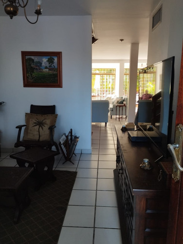 Vendo Casa En Maneiro De 3 Hab 3 Baños