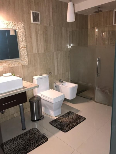 Imagen 10 de 13 de Gabriel Rivas Vende Casa En Urb. Trigal Norte Valencia Cod: Crc-235