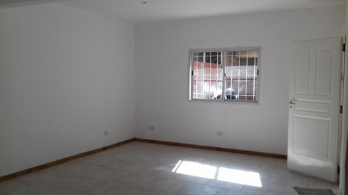 Venta En Block. Local A Estrenar + 10 Deptos De 2 Y 3 Amb + 4 Cocheras. Ideal Inversor.