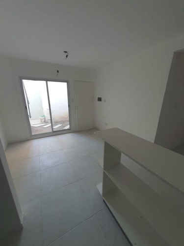 Ph De 3 Ambientes A Estrenar Con Jardin Y Terraza En Venta. Florida Oeste
