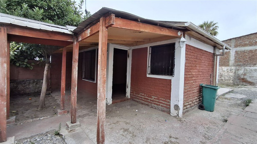 Casa En Venta De 1 Dorm. En El Bosque