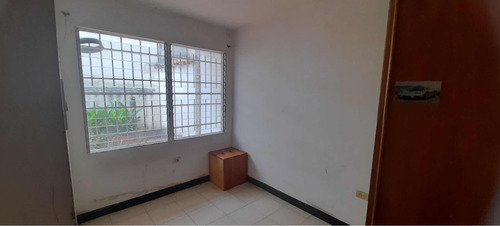 Amr Vende Casa En Conj De Sc Buen Precio Para Remodelar
