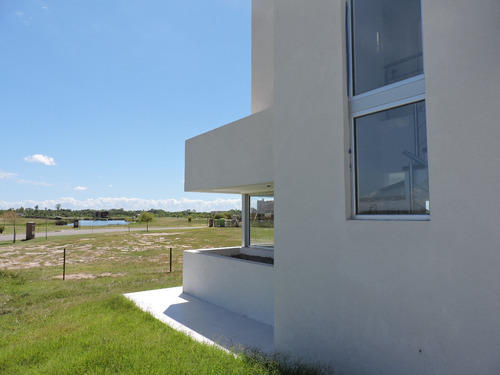 Casa A Estrenar En El Naudir Lote, A La Laguna.