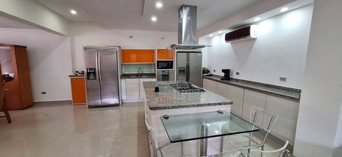Townhouse En Venta Amoblado En Los Aleros - Guataparo 170 Mts2