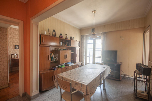 Departamento De 4 Ambientes En Edificio Histórico En Congreso