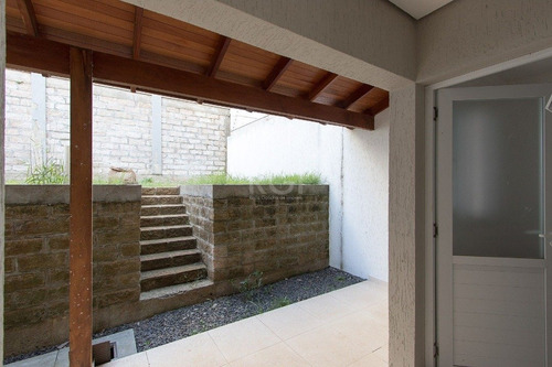 Casa Em Porto Alegre Com 3 Dormitórios - Lu430955