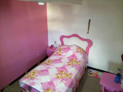 Apartamento En Venta Avenida Intercomunal El Valle, Frente Al Liceo Jose Avalos