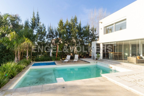 Imagen 2 de 15 de Espectacular Casa En Alquiler En Barrio Privado